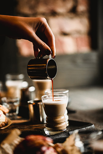 Barista lager kaffe på kafé